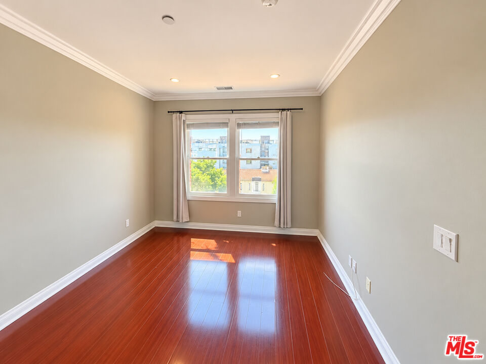 1236 N Flores St Unit: 402