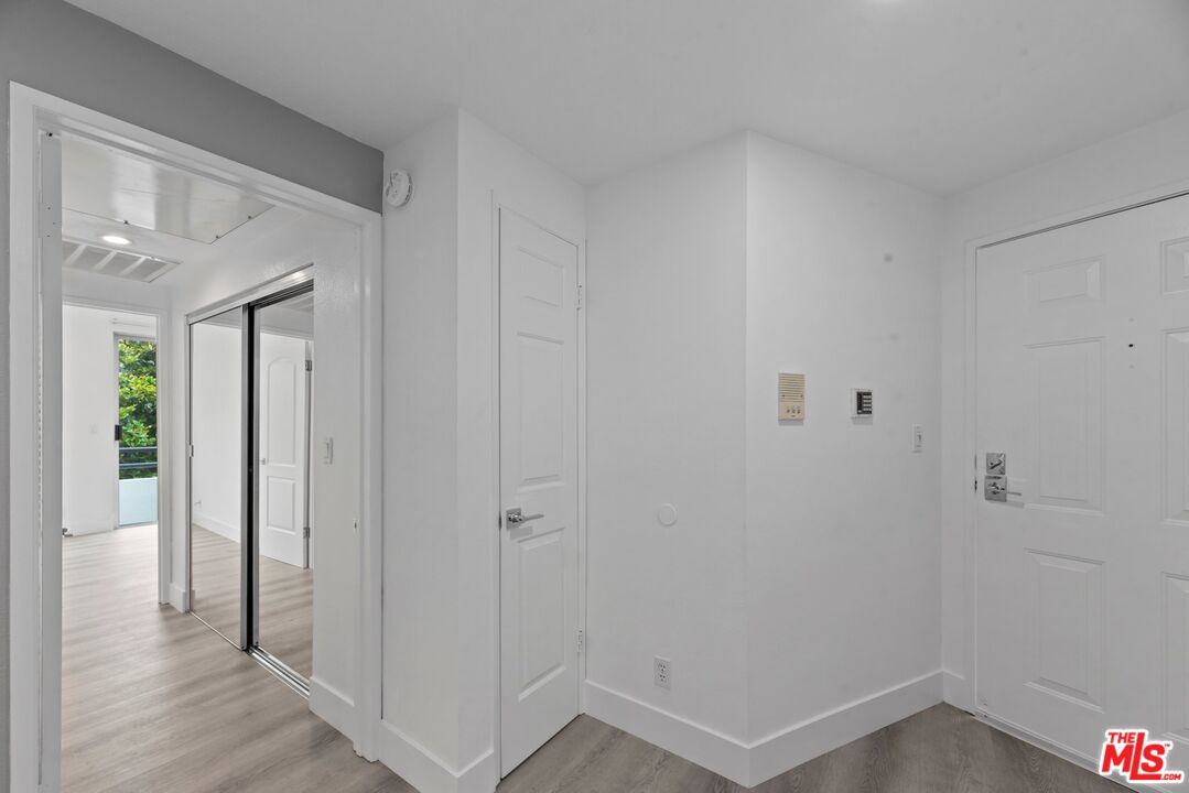 1136 S Shenandoah St Unit: 201