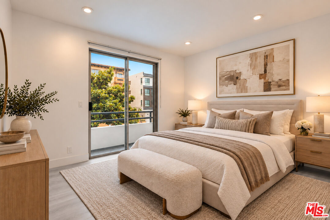 1136 S Shenandoah St Unit: 201
