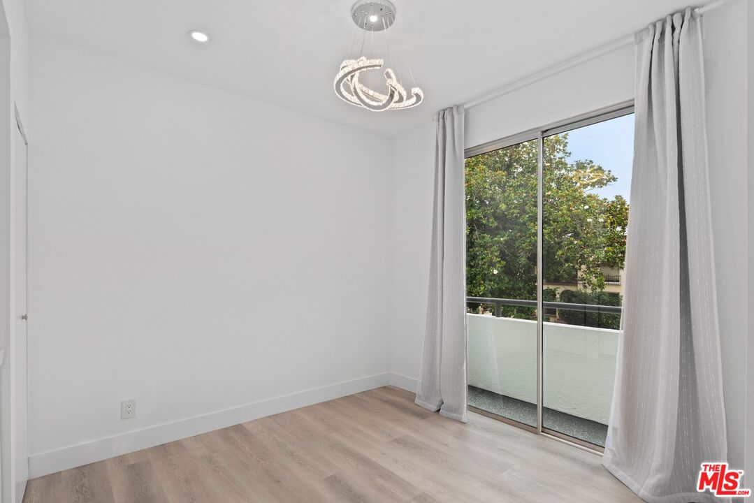 1136 S Shenandoah St Unit: 201