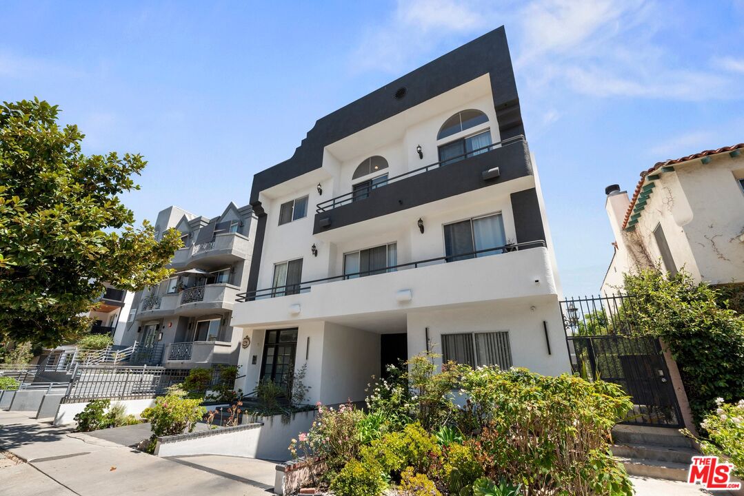 1136 S Shenandoah St Unit: 201