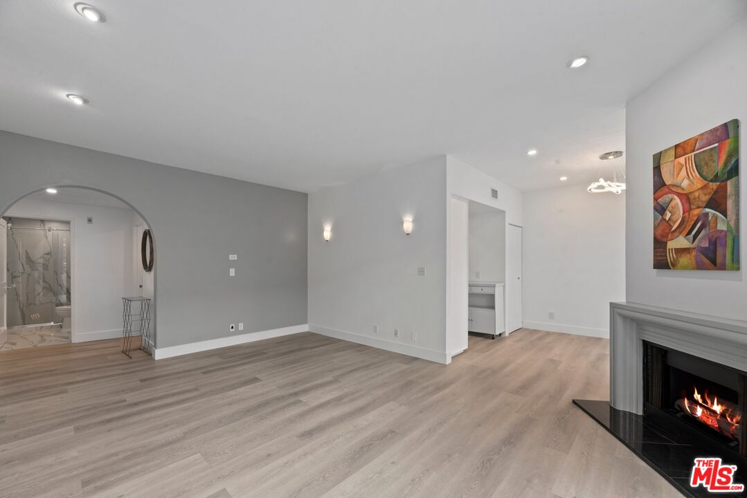 1136 S Shenandoah St Unit: 201