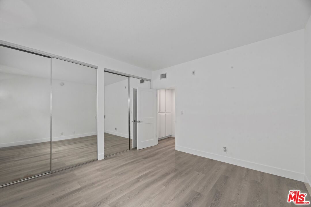 1136 S Shenandoah St Unit: 201