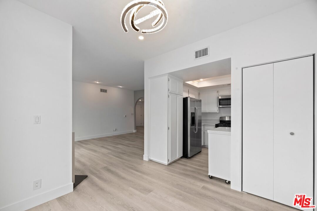 1136 S Shenandoah St Unit: 201