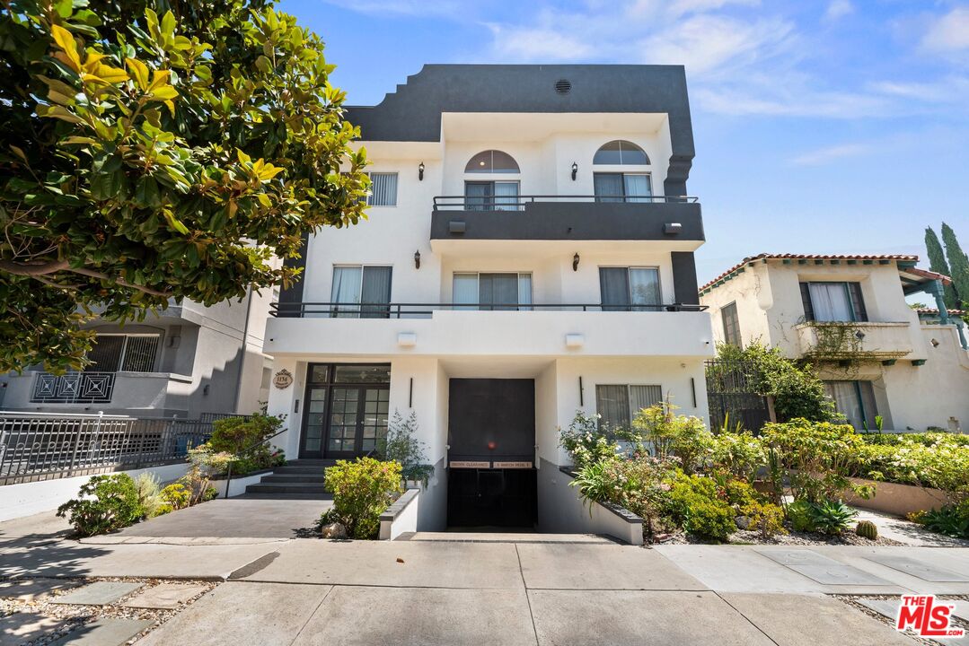 1136 S Shenandoah St Unit: 201