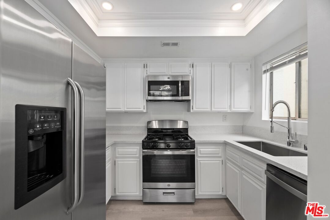 1136 S Shenandoah St Unit: 201