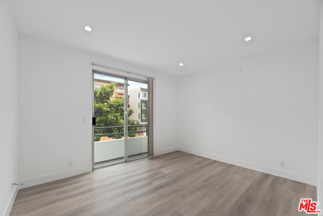 1136 S Shenandoah St Unit: 201