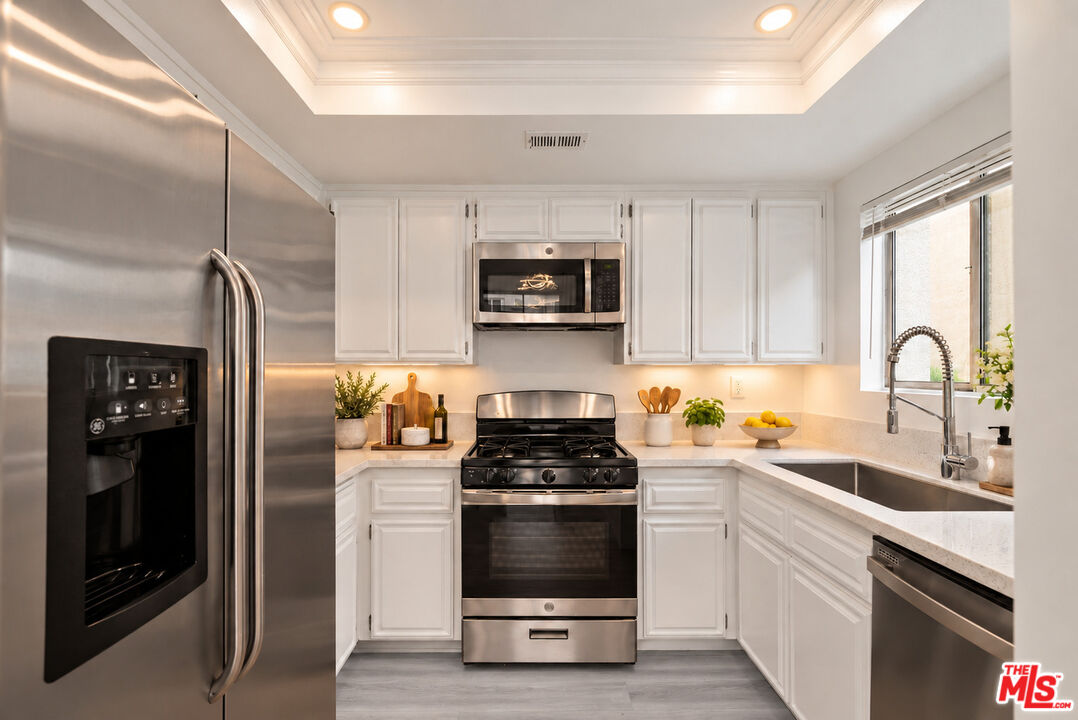 1136 S Shenandoah St Unit: 201