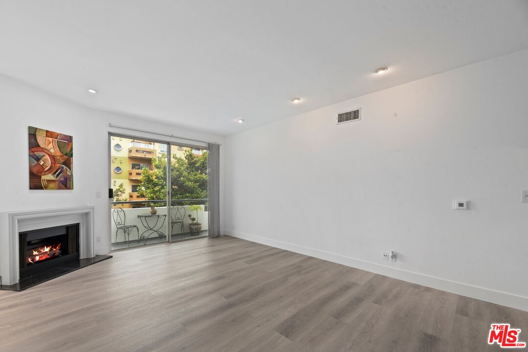 1136 S Shenandoah St Unit: 201