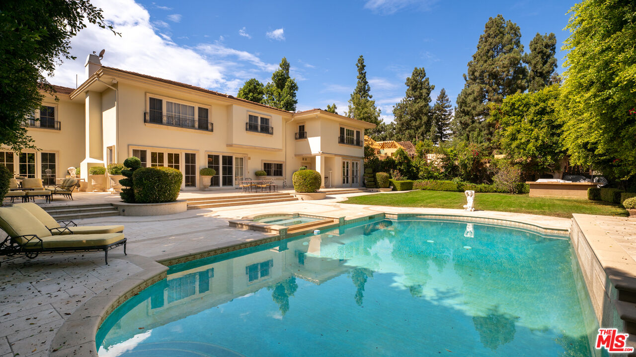 916 N Whittier Dr