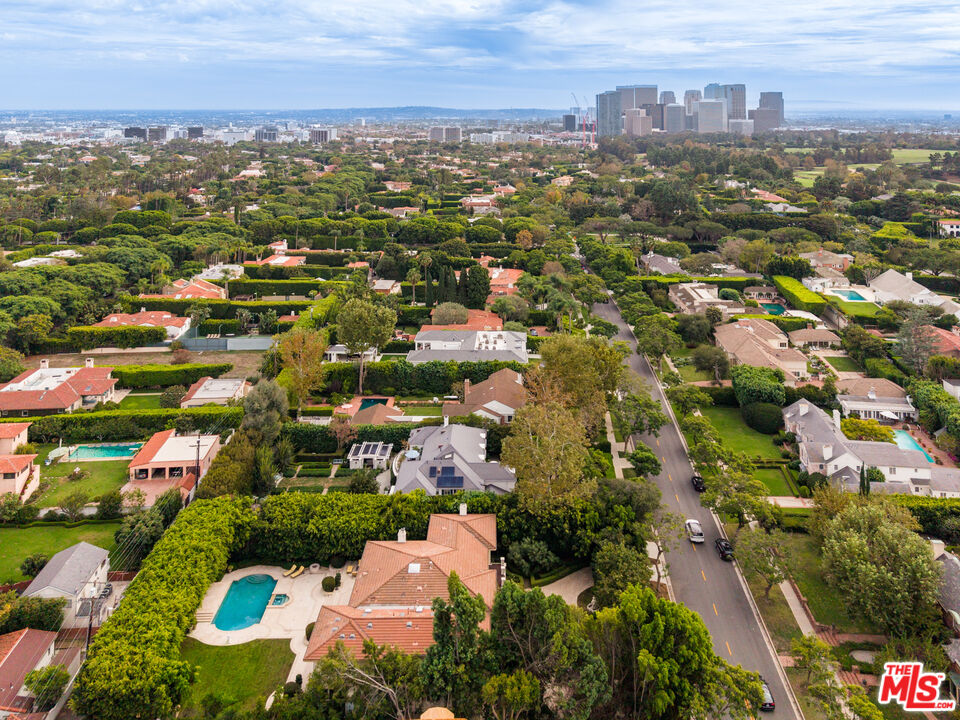 916 N Whittier Dr