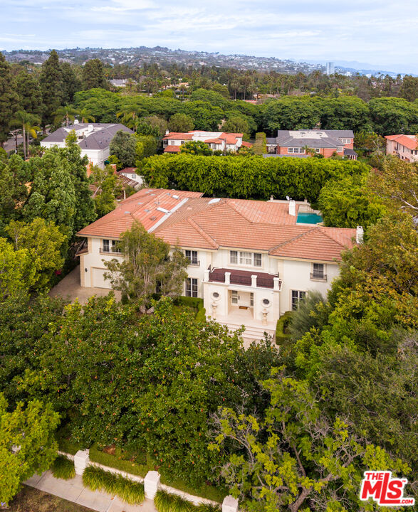 916 N Whittier Dr