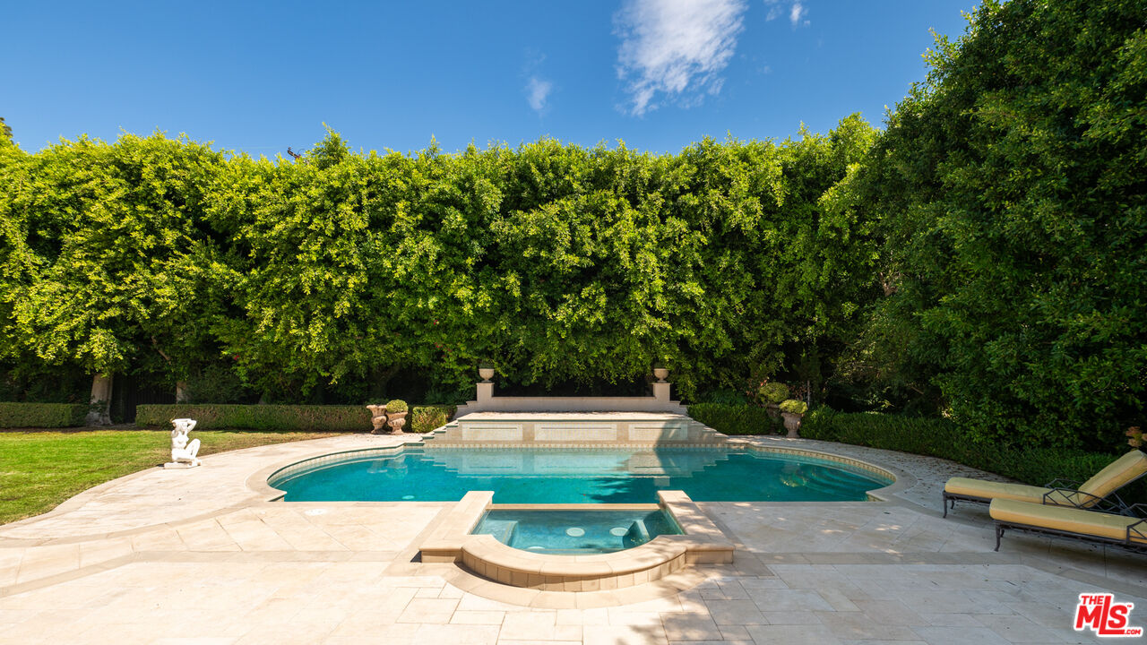 916 N Whittier Dr