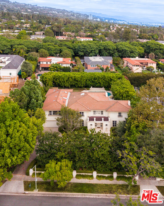 916 N Whittier Dr