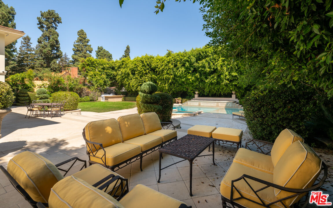 916 N Whittier Dr