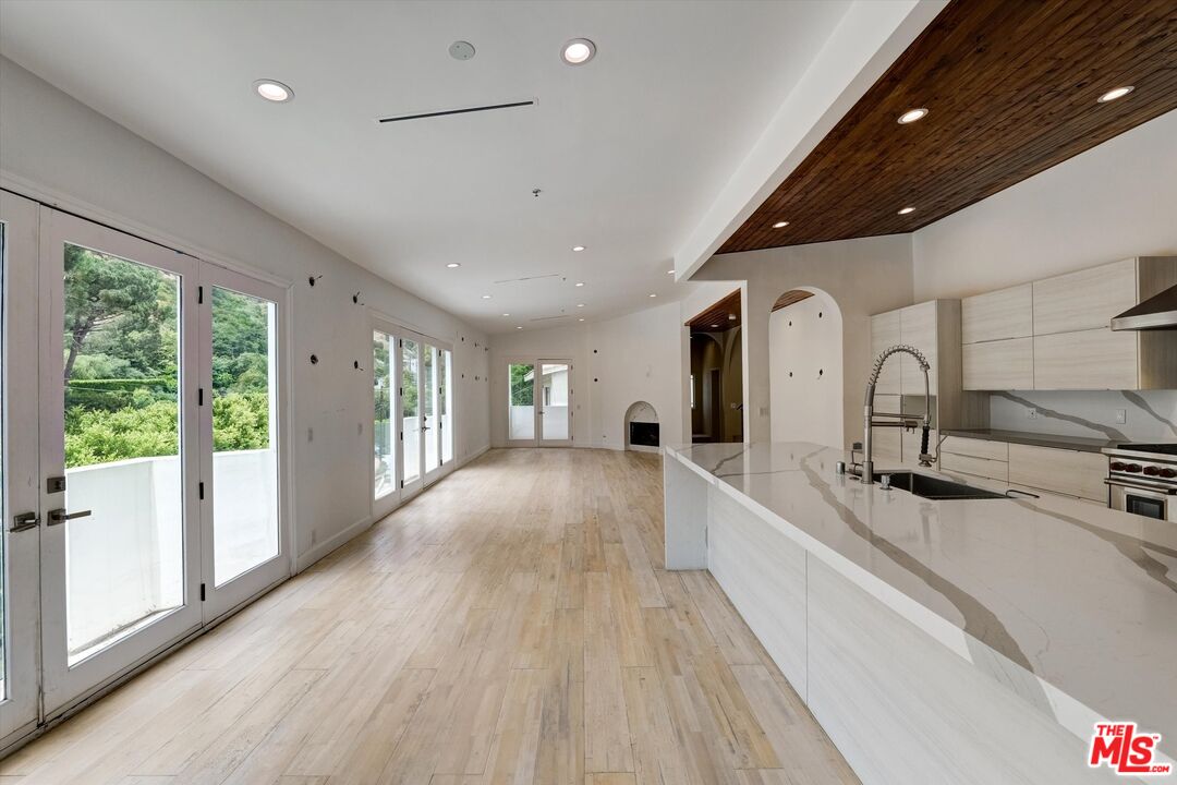 1754 Franklin Canyon Dr