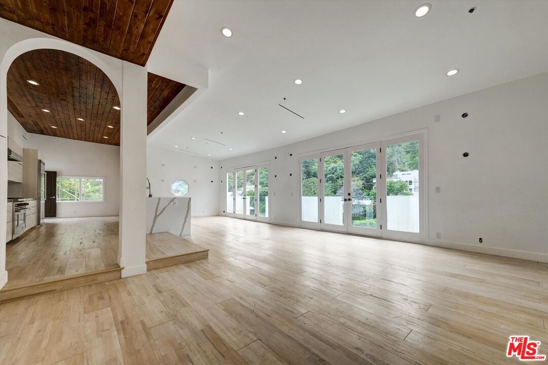 1754 Franklin Canyon Dr