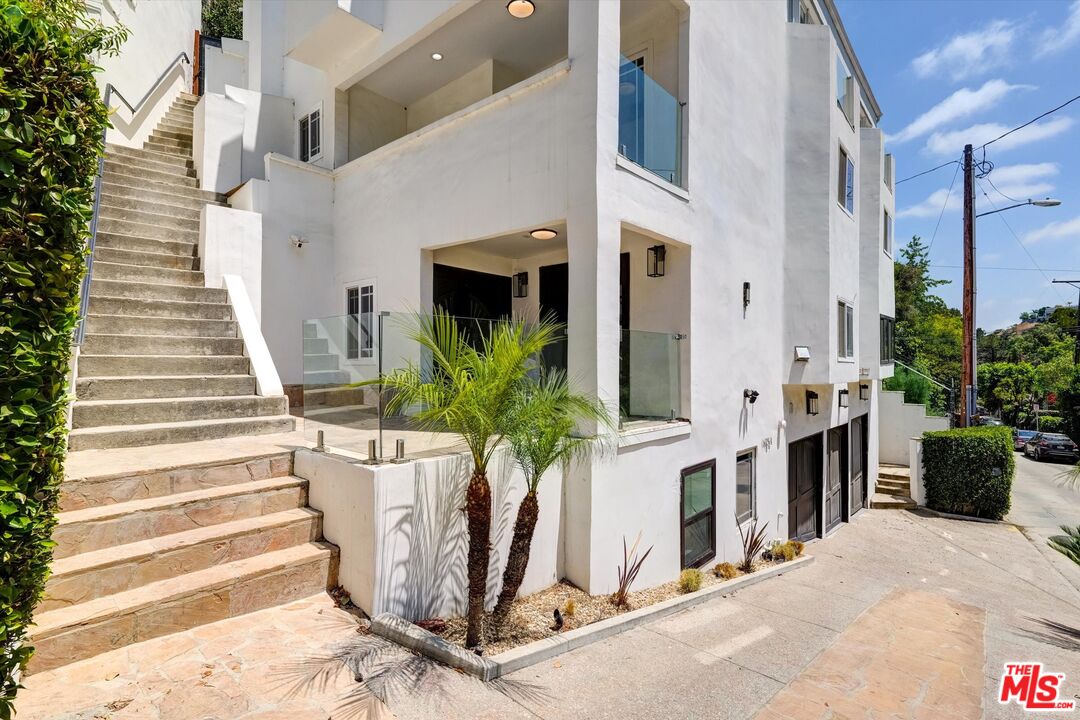 1754 Franklin Canyon Dr