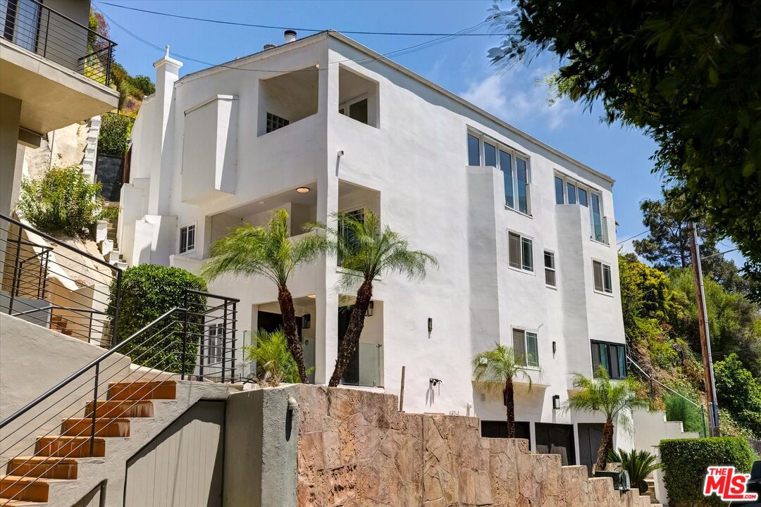 1754 Franklin Canyon Dr