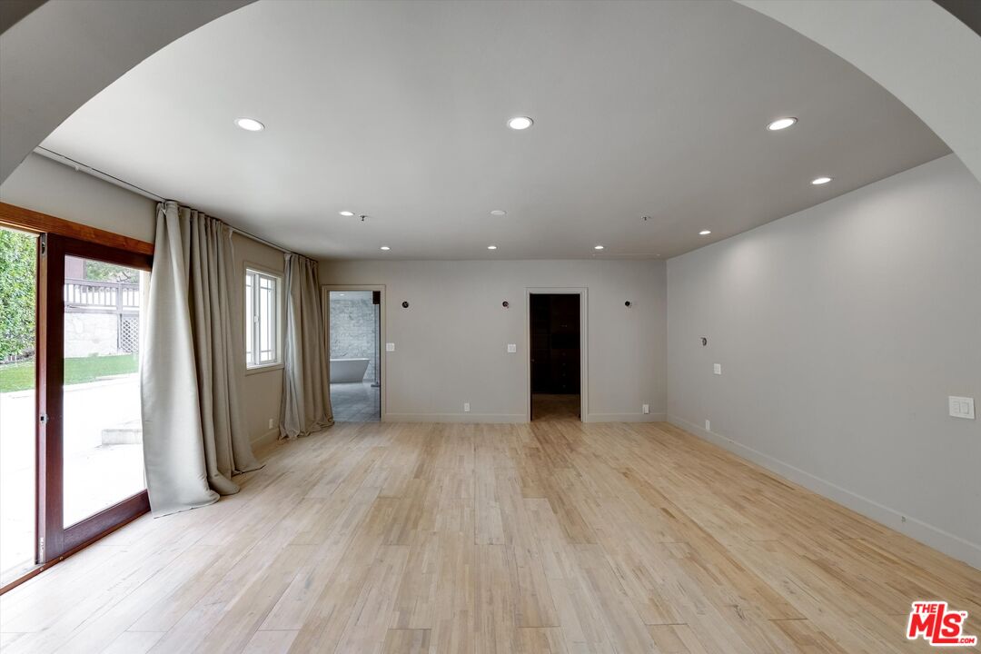 1754 Franklin Canyon Dr
