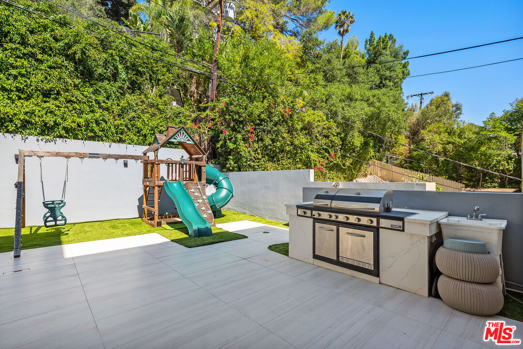 1590 BENEDICT CANYON DR