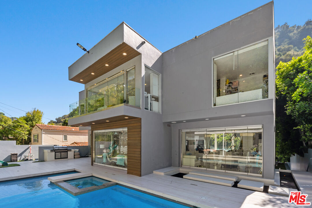 1590 BENEDICT CANYON DR