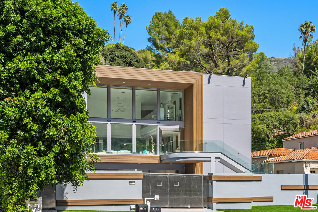 1590 BENEDICT CANYON DR
