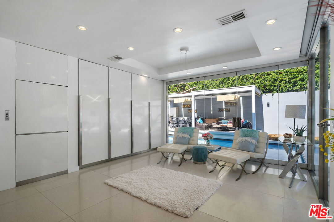 1590 BENEDICT CANYON DR