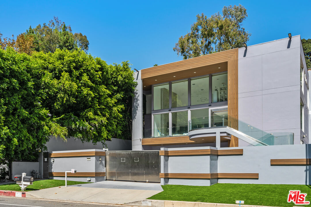 1590 BENEDICT CANYON DR