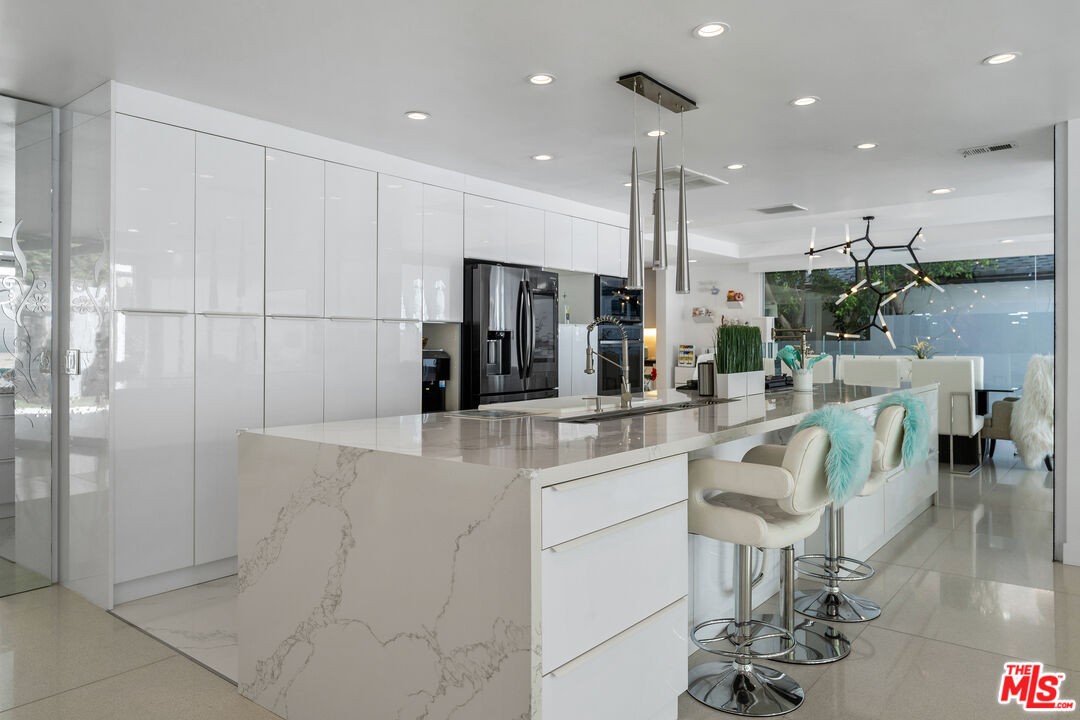 1590 BENEDICT CANYON DR