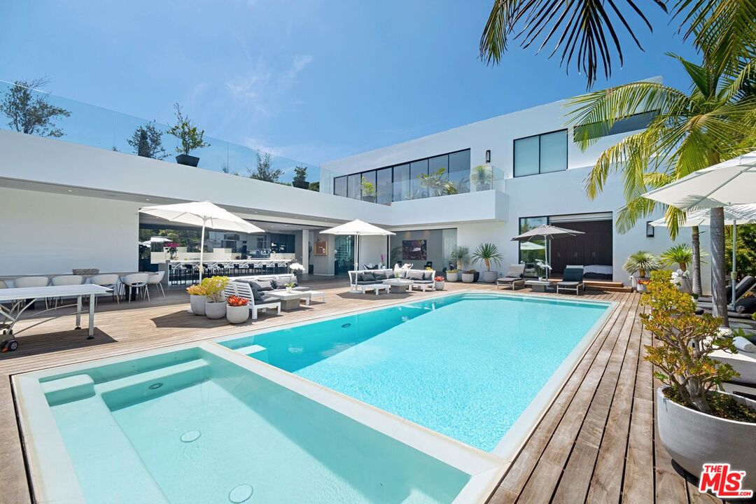 9570 SUNSET BLVD