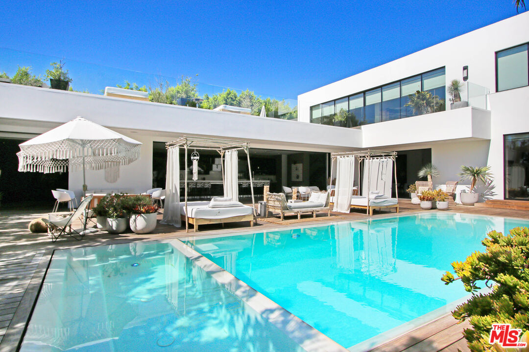 9570 SUNSET BLVD