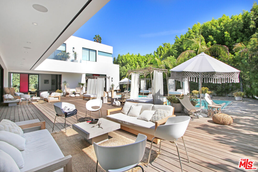 9570 SUNSET BLVD