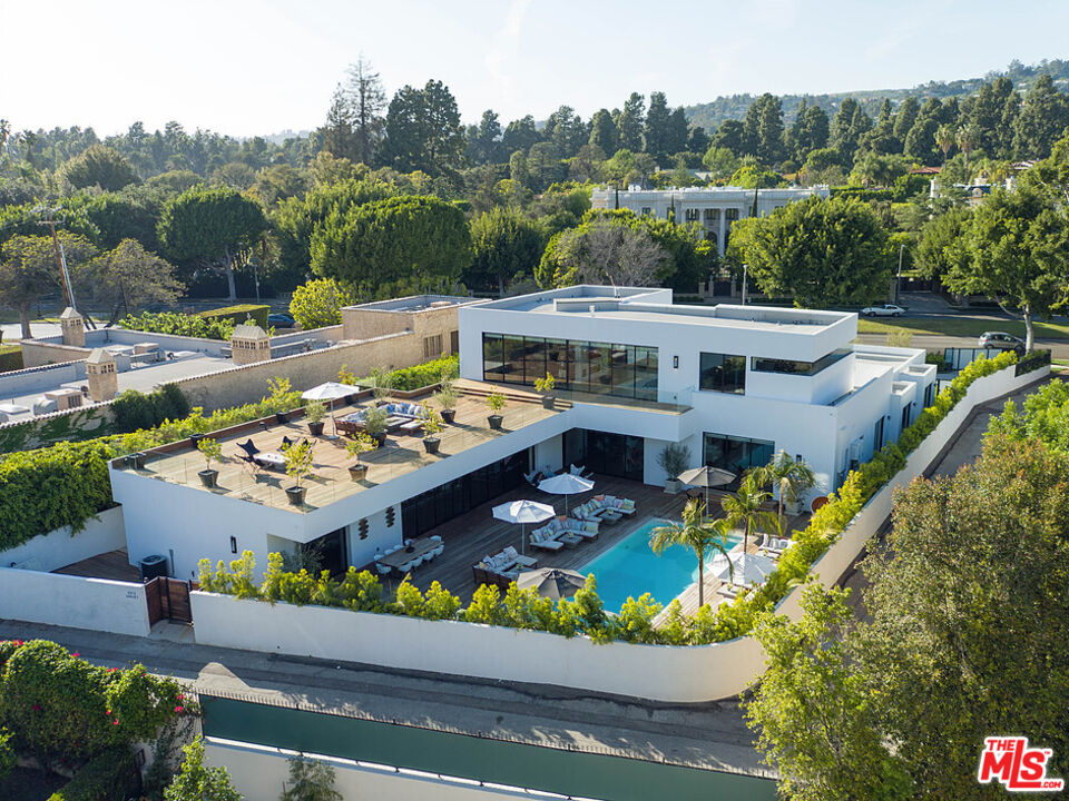 9570 SUNSET BLVD