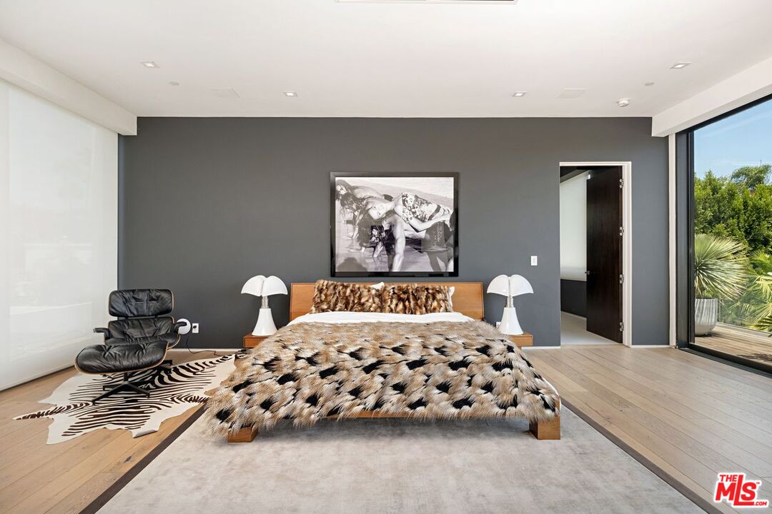 9570 SUNSET BLVD