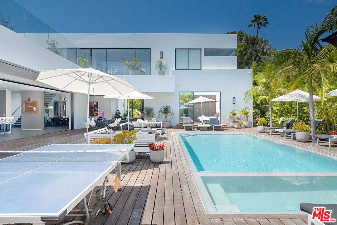9570 SUNSET BLVD
