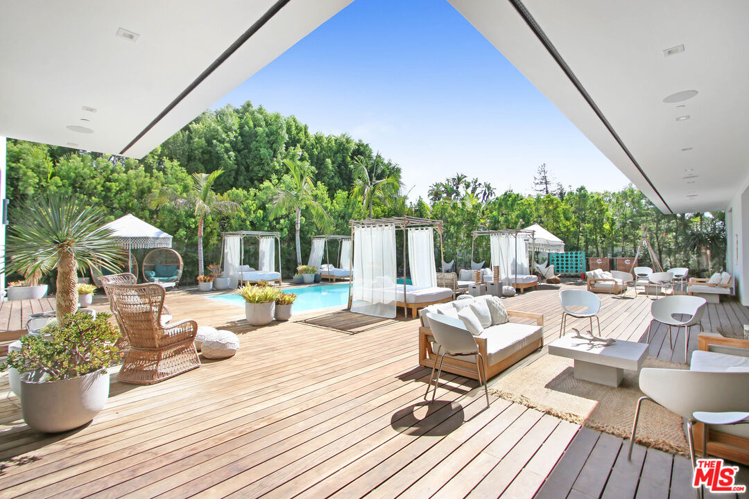 9570 SUNSET BLVD