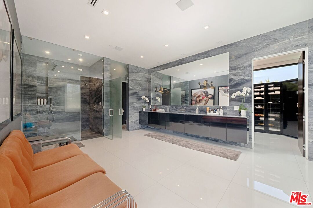 9570 SUNSET BLVD