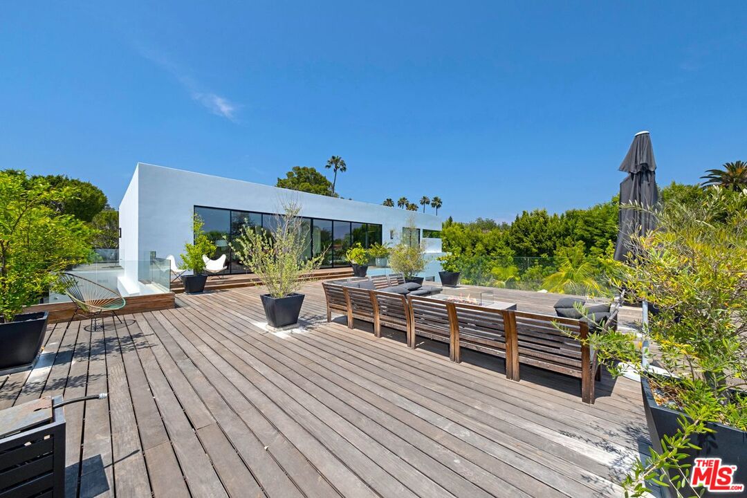 9570 SUNSET BLVD