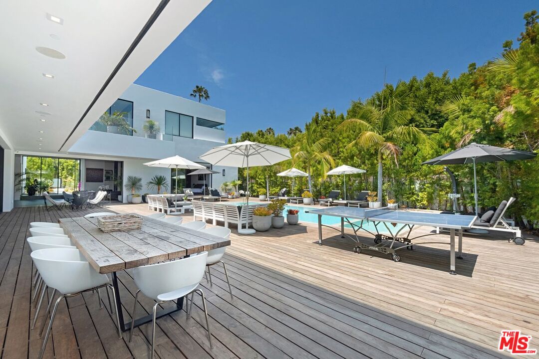 9570 SUNSET BLVD