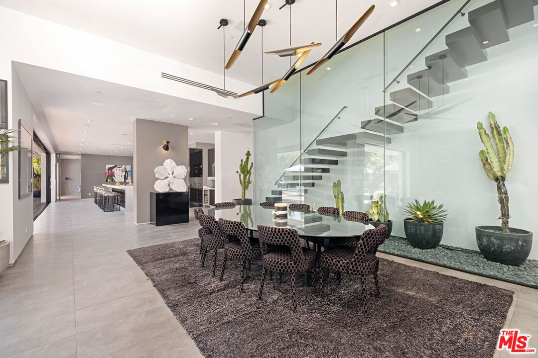 9570 SUNSET BLVD