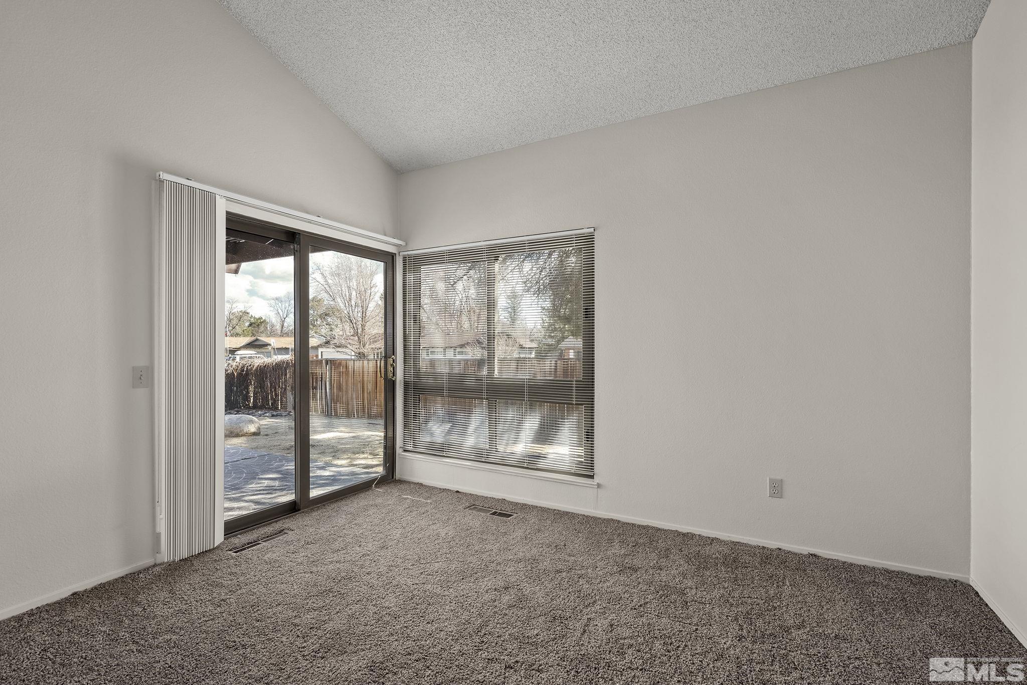 698 E Riverview Circle