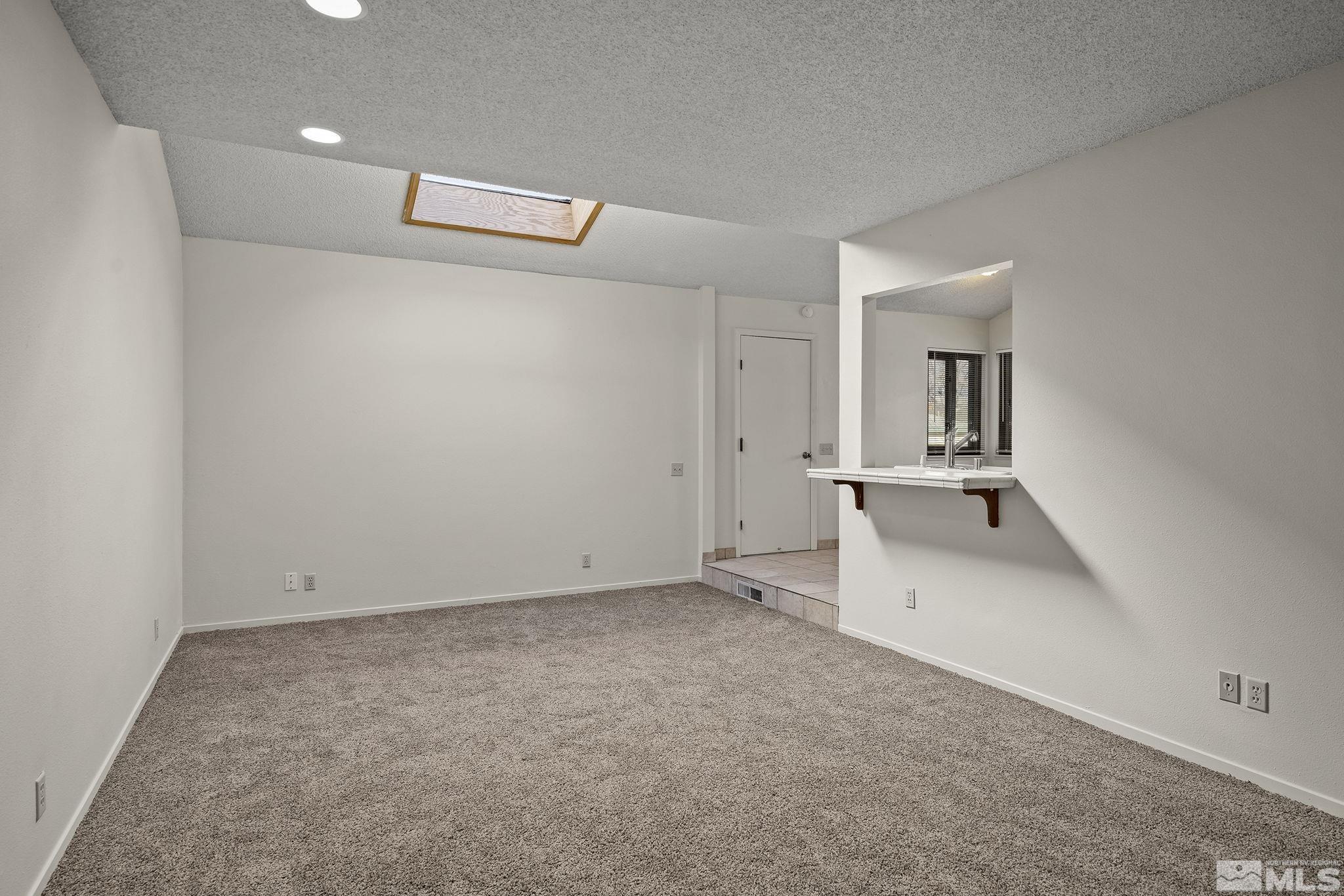 698 E Riverview Circle