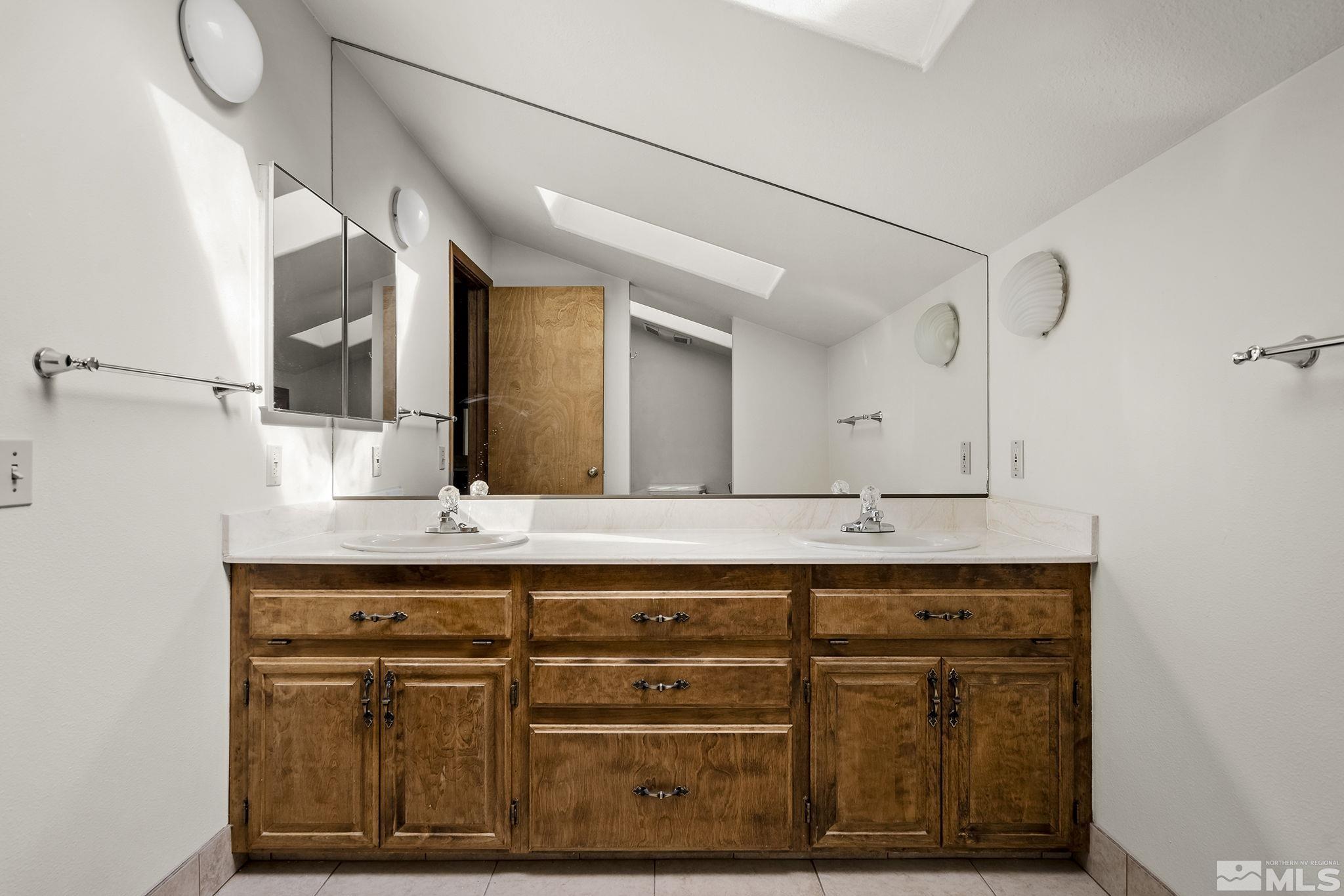 698 E Riverview Circle