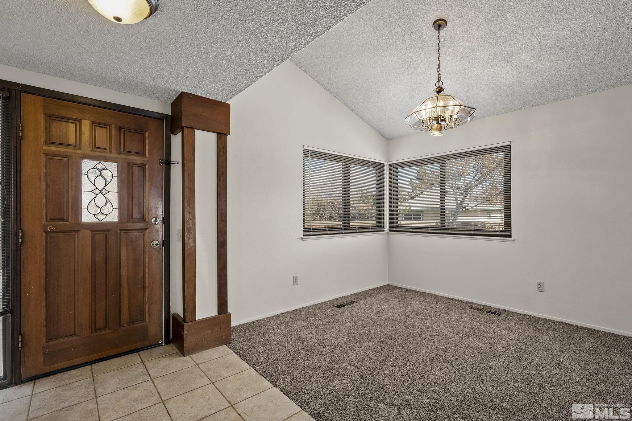 698 E Riverview Circle