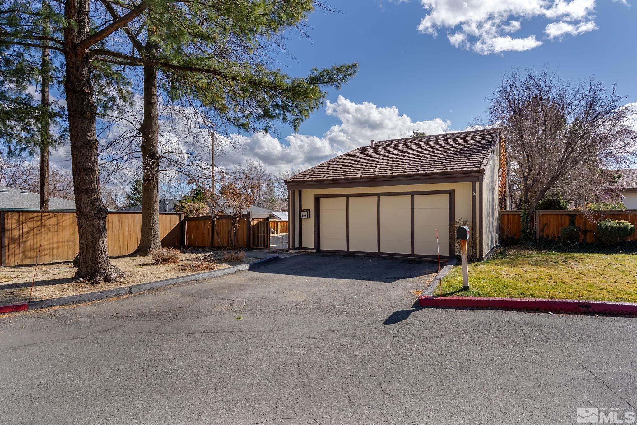 698 E Riverview Circle