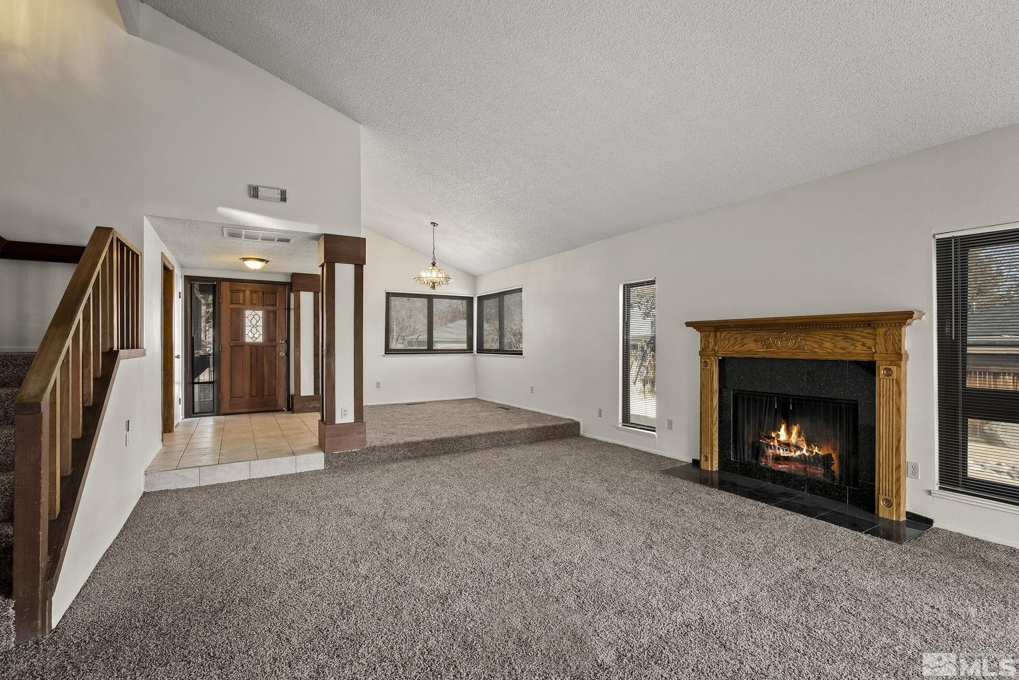 698 E Riverview Circle