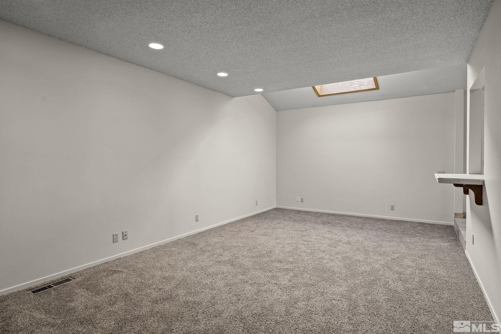 698 E Riverview Circle