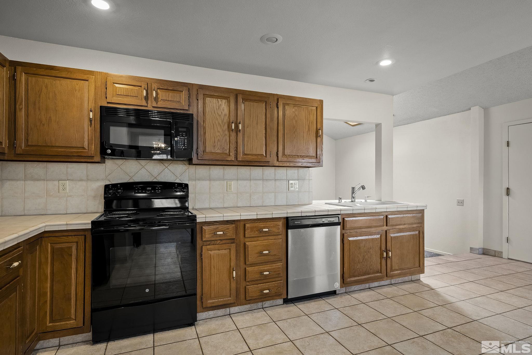 698 E Riverview Circle