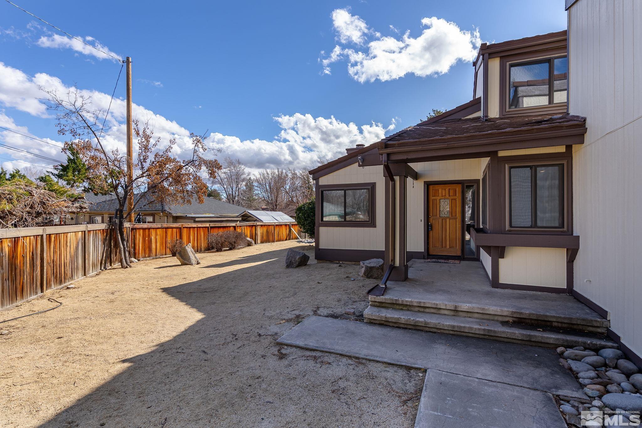 698 E Riverview Circle